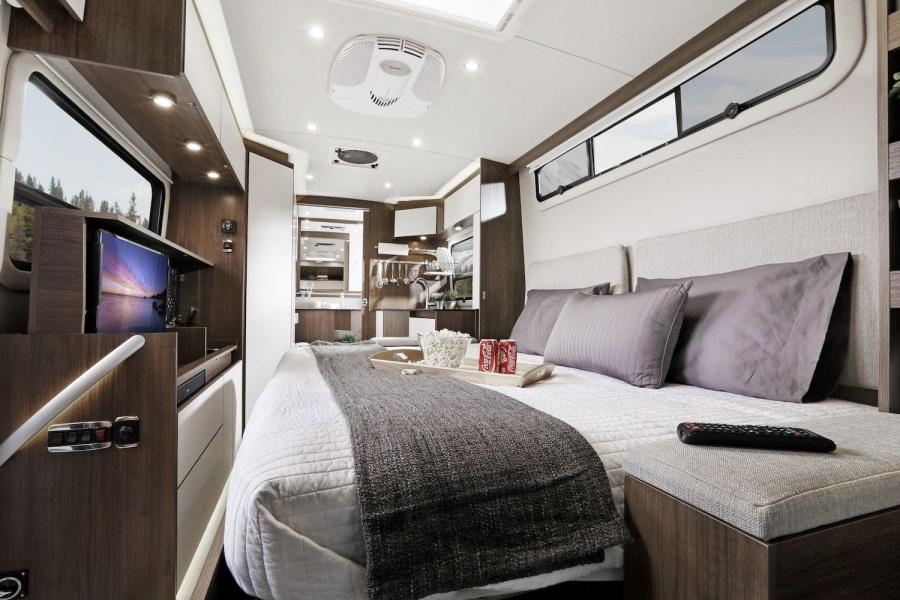 Интерьер Leisure Travel Vans Wonder 2016 года  (фото 8 из 12)